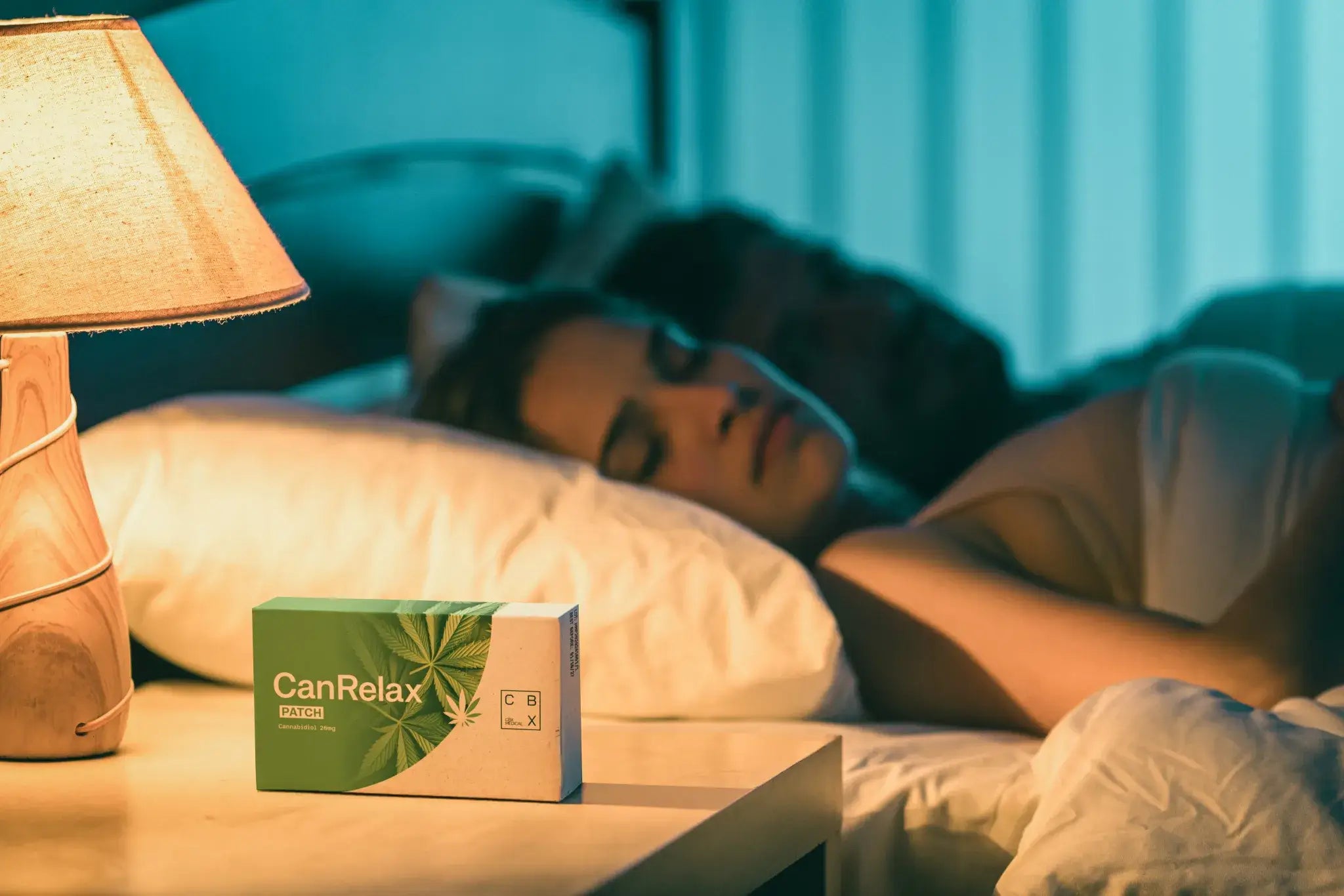 Vue ambiance nocturne – CanRelax Patch en contexte de détente dans une chambre apaisante