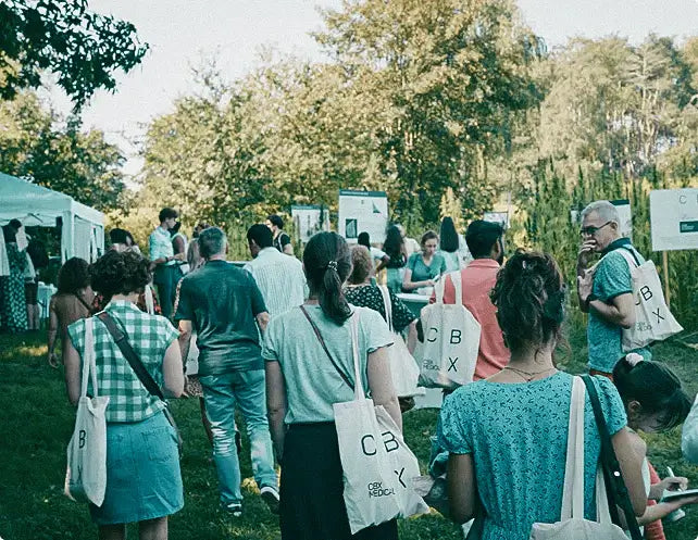Rencontre en plein air organisée par CBX Medical, réunissant médecins, pharmaciens et thérapeutes autour des soins intégratifs